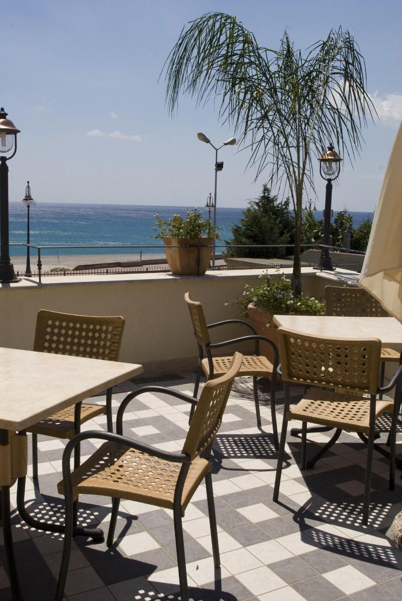 Palazzo Reginella Aparthotel Bovalino Marina Luaran gambar